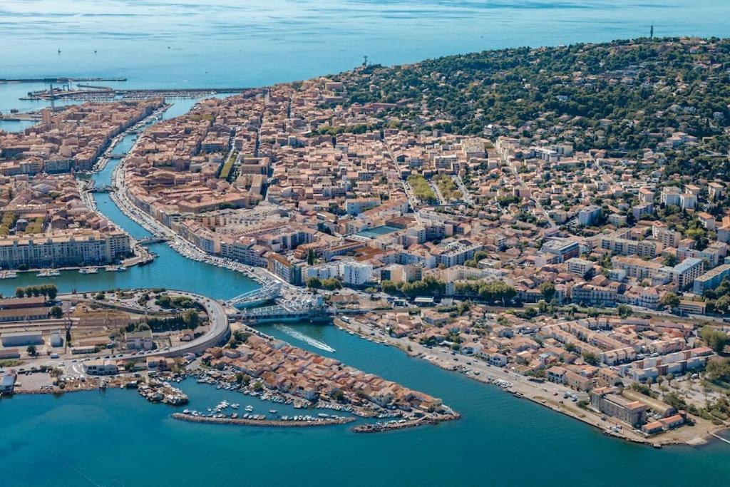 Le Calme A Deux Pas Du Port De Sete Apartment Luaran gambar